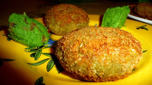 Crabe cakes et guacamole de brocoli